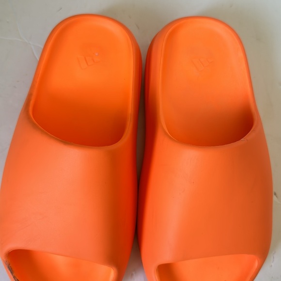 Yeezy slides main image 8